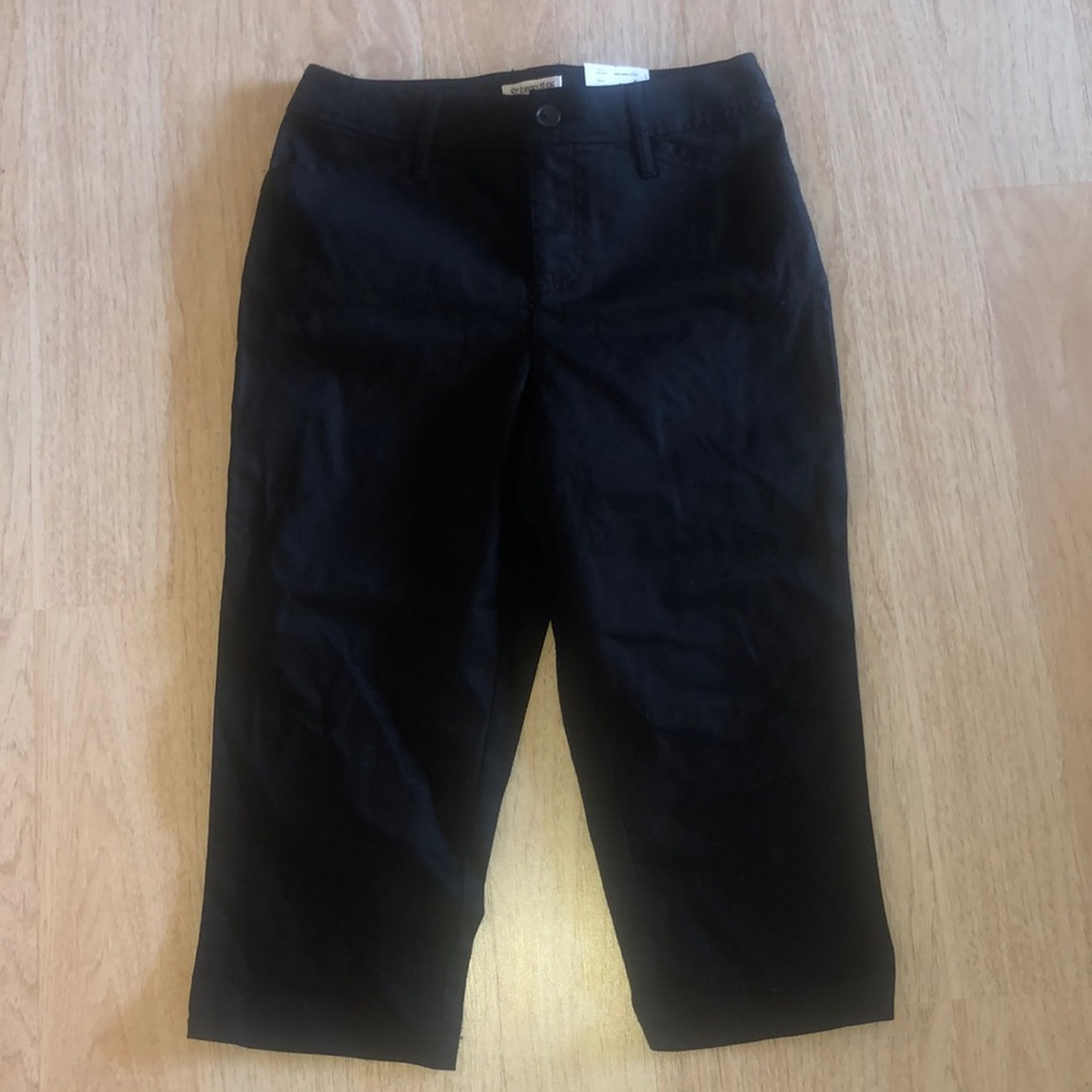 ST JOHNS BAY BLACK CAPRI SIZE 4 NWT